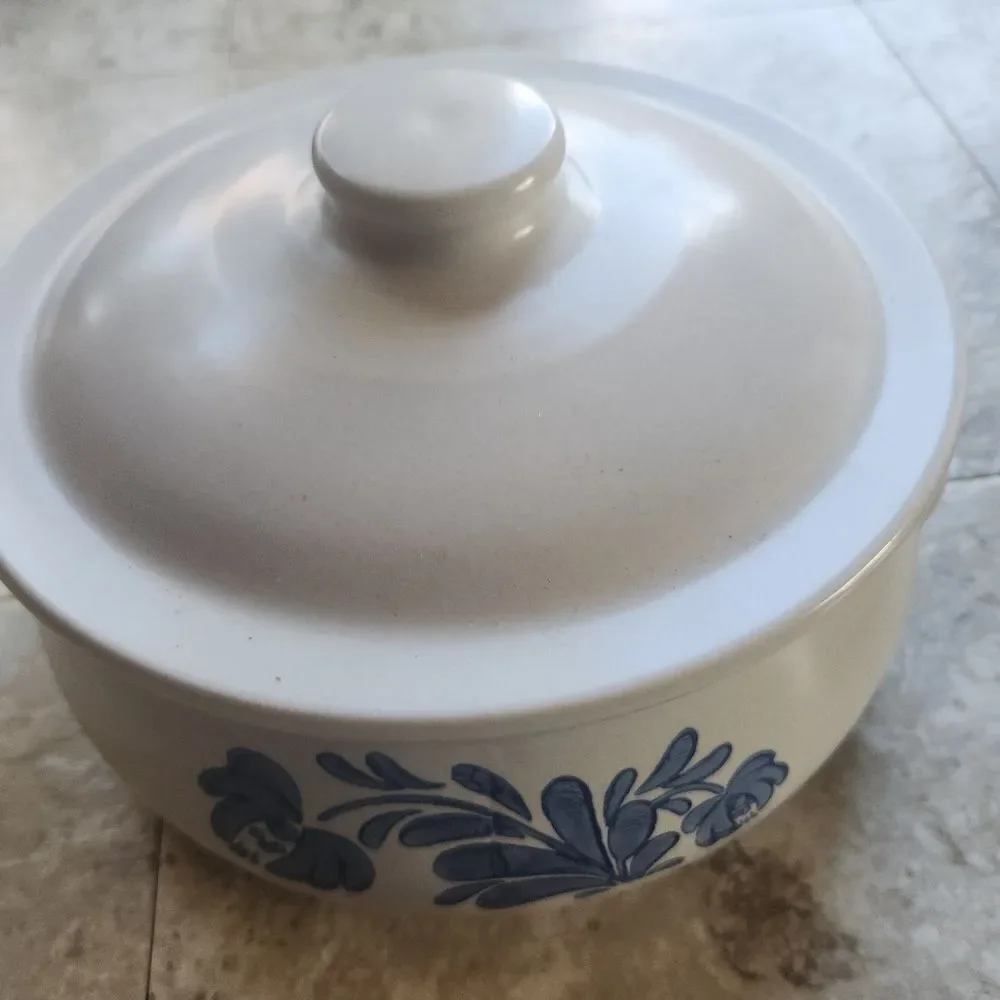 Pfaltzgraff yorktowne 2qt
